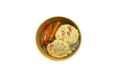 Рубленный бифштекс из курицы с гречневой лапшой